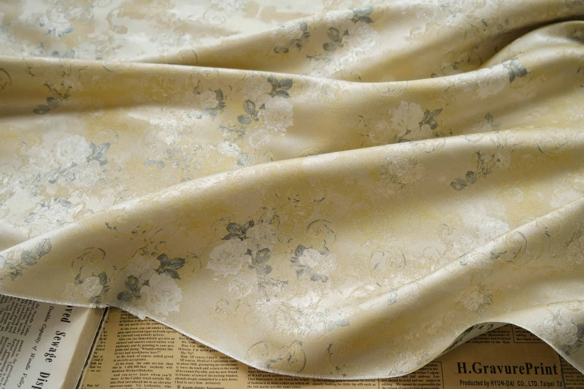 tissu fleurs floraux beige clair gris classique vintage opacité 100 polyester large 160cm