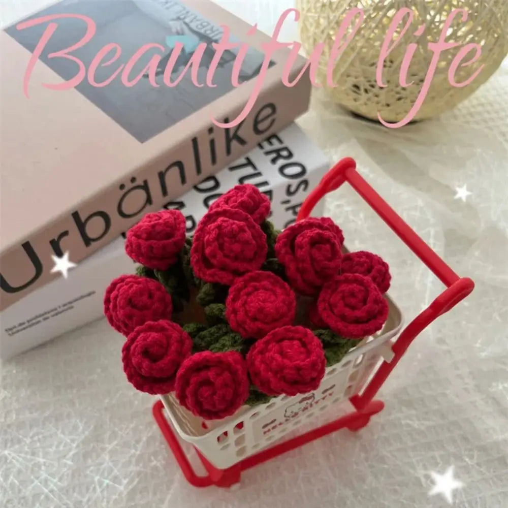 panier fleurs crocheté coussin table roses artisanal rouge vert blanc