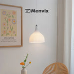 suspension lumineuse moderne plissée jaune blanc argenté câble métallique salon restaurant chambre principale