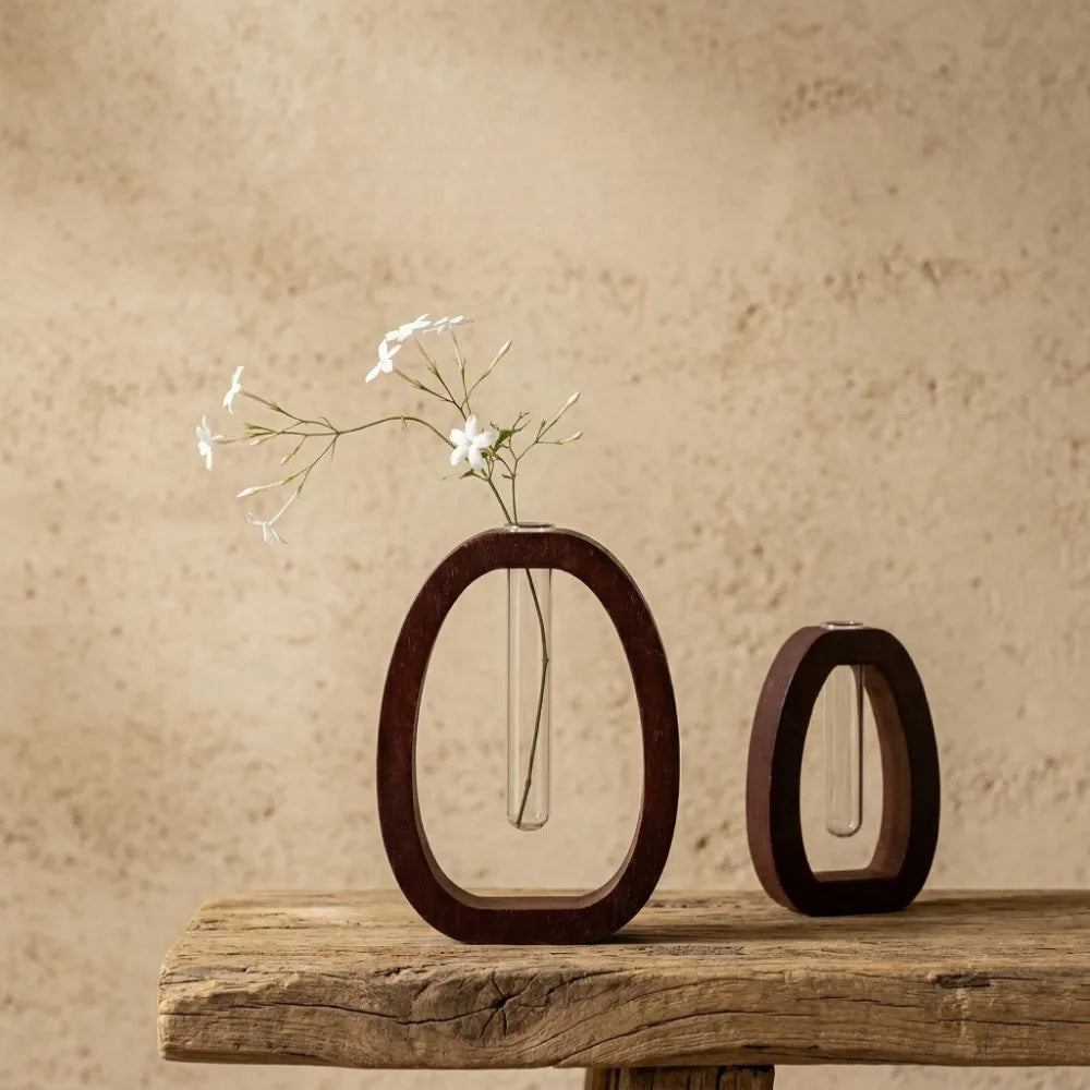 vase decoratif bois moderne transparent verre japonais minimaliste marron foncé grain visible fleurs naturellements