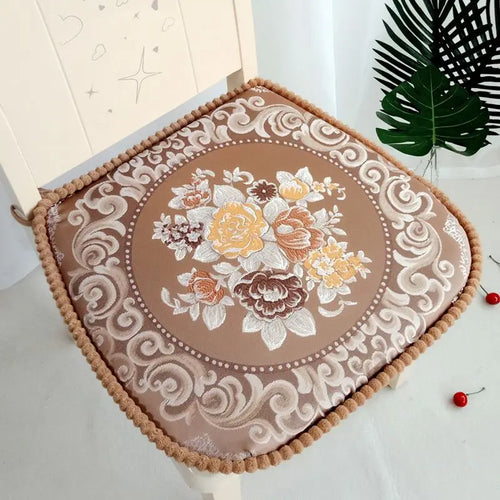 coussin chaise classique motif floral broderie pompons vintage siège salle manger