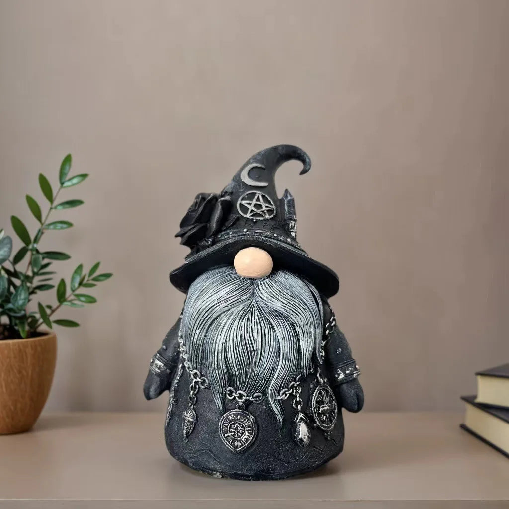 statue gnome gothique peinte pentagramme croissant lune chapeau sorcier decor maison fantastique mystique