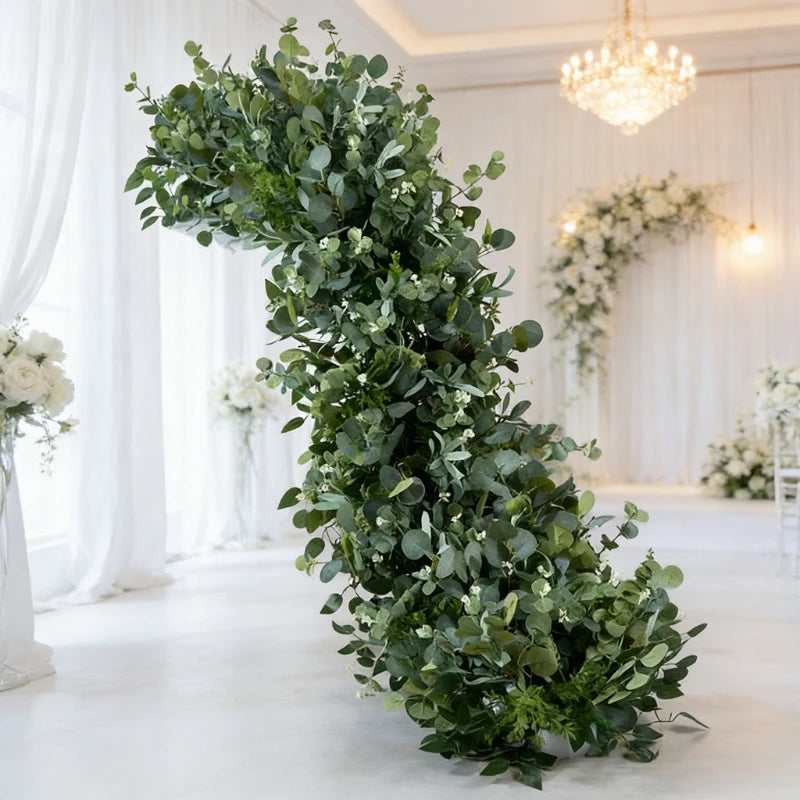 décoration florale artificielle mariage vert blanc doré feuilles fleurs minimaliste intérieur événement