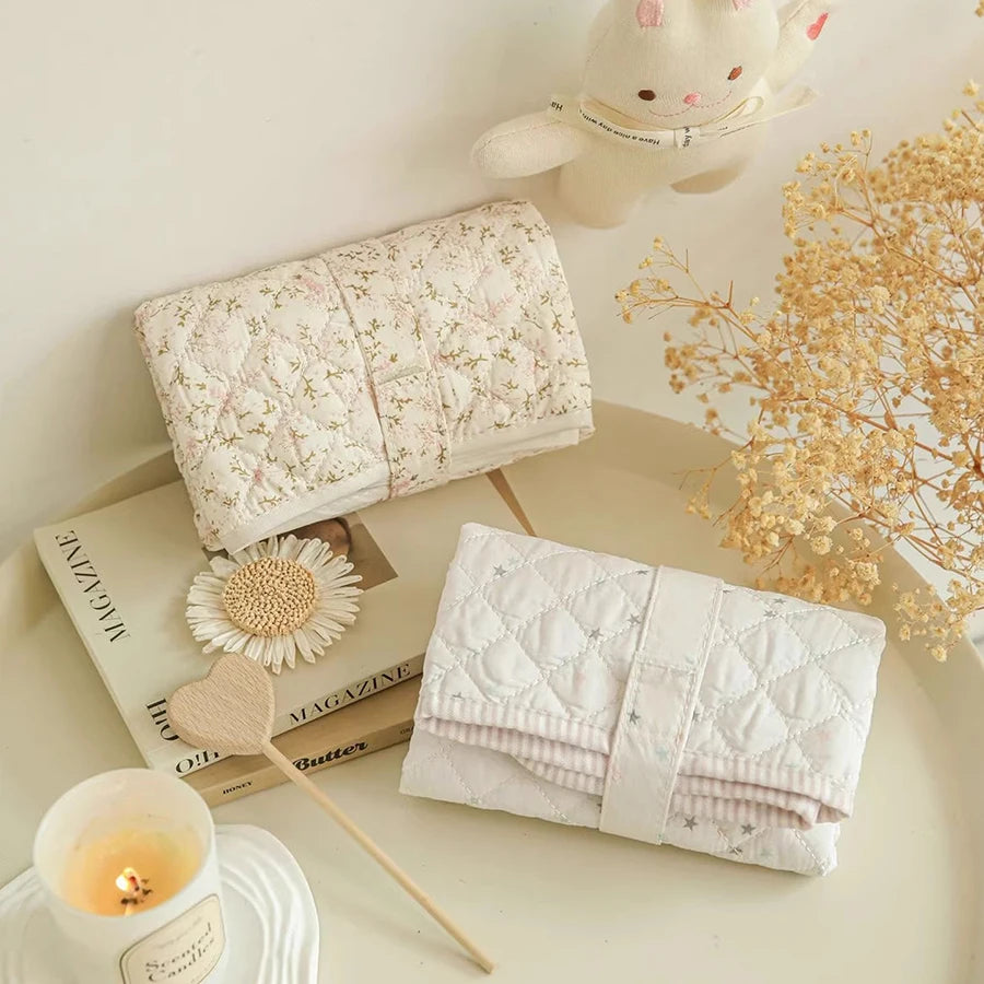 tapis bébé couverture douce quilté imprimé floral moderne blanc rose pâle portable pliable houssable