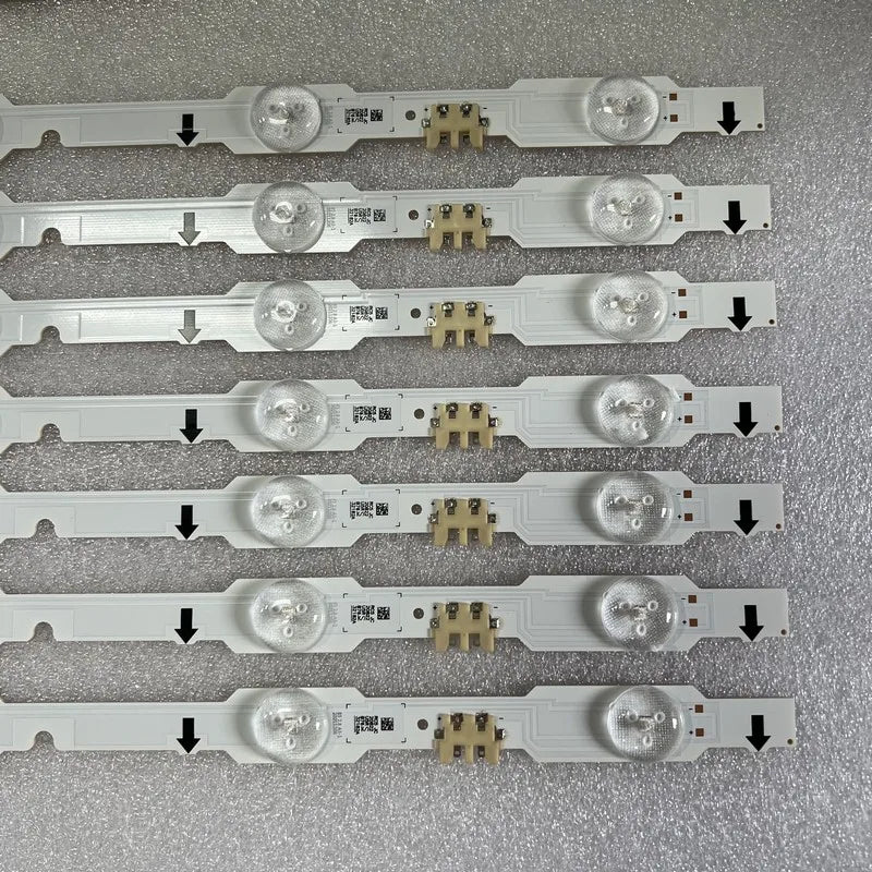 Bande lumineuse led blanc ronde translucent moderne connecteurs électriques étiquettes techniques numéros série