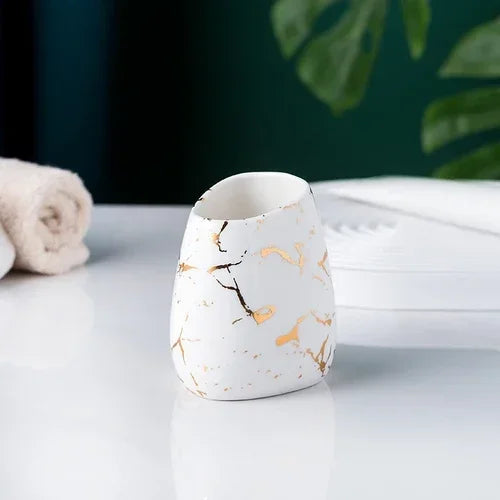 ensemble salle bain moderne marbre doré blanc distributeur savon porte brosse dents tasses plateaux