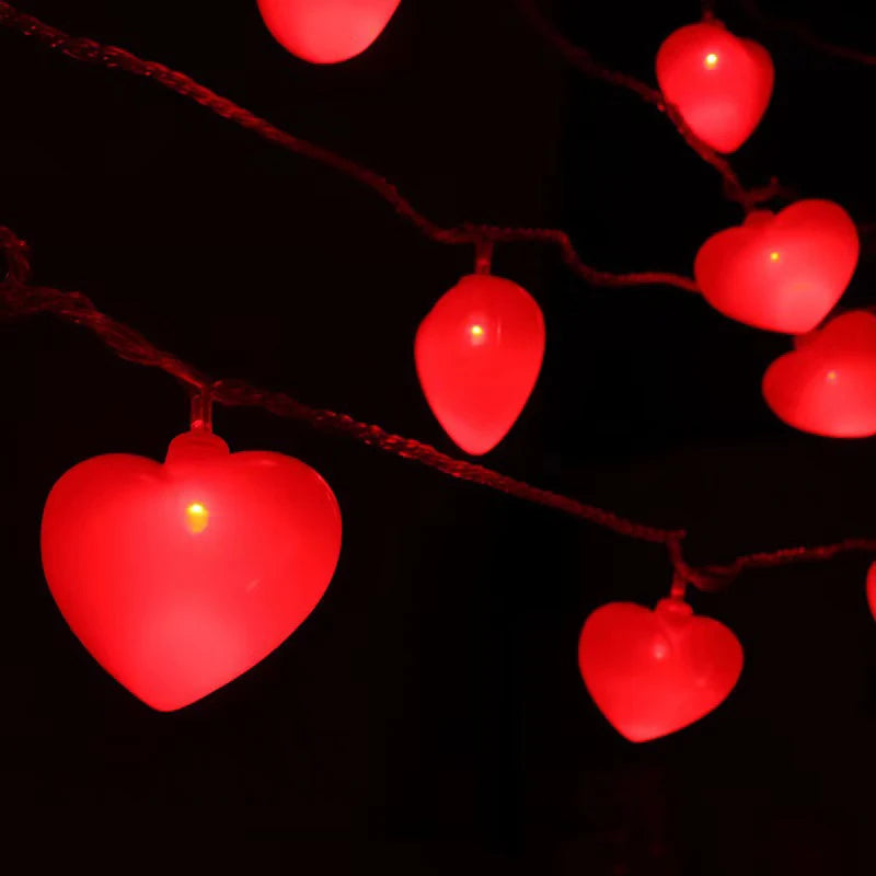 guirlande lumineuse coeurs rouges fil argenté festif romantique extérieur chambre jardin événement