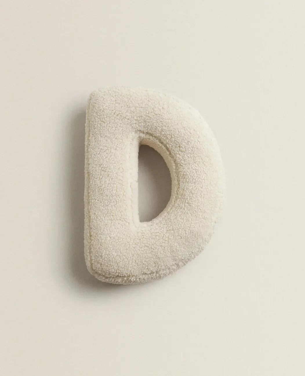 coussin peluche alphabet lettre enfant décoration chambre bébé doux coton bleu rouge beige vert