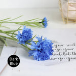 décoration intérieure bouquet fleurs artificielles bleu feuilles vertes moderne minimaliste