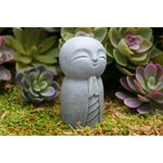 statuette bouddha jizo résine gris clair minimaliste moderne décoration jardin sans motif opaque