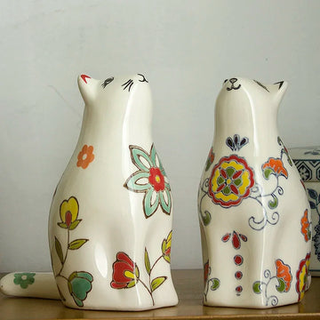 statuette chat céramique fleurs stylisées couleurs vives art déco décoration intérieure salon vintage ornements