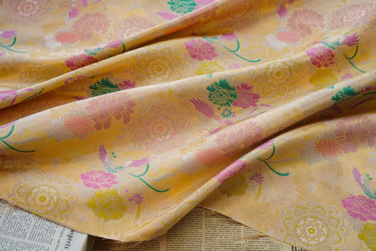 tissu brocart jaune motifs floraux résistant polyester largeur 150cm traditionnel decoratif coudre artisanal