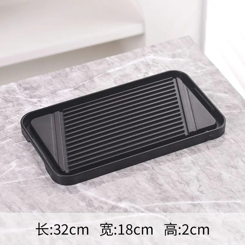 assiettes marbrées modernes élégantes lignes dorées noir blanc thé maison salon