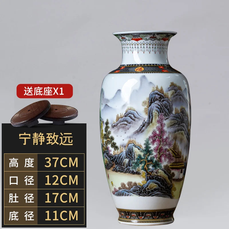 Vase en porcelaine décoré de paysages montagneux et fleurs, avec des motifs traditionnels chinois.