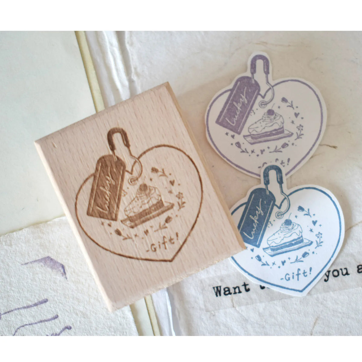 tampons bois naturels motifs gâteaux bonbons artisanal scrapbooking étiquettes journalisation decorative