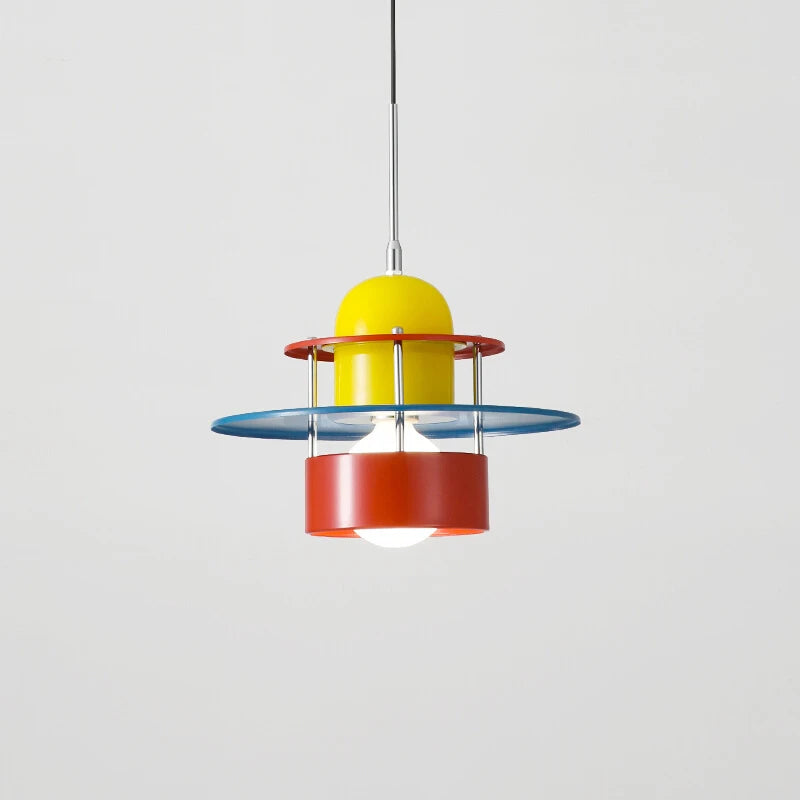 Détail de l'abat-jour métallique de la lampe Memphis