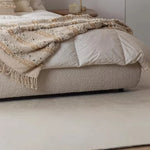 lit moderne minimaliste contemporain beige vert velours tissu uni double maison chambre coucher