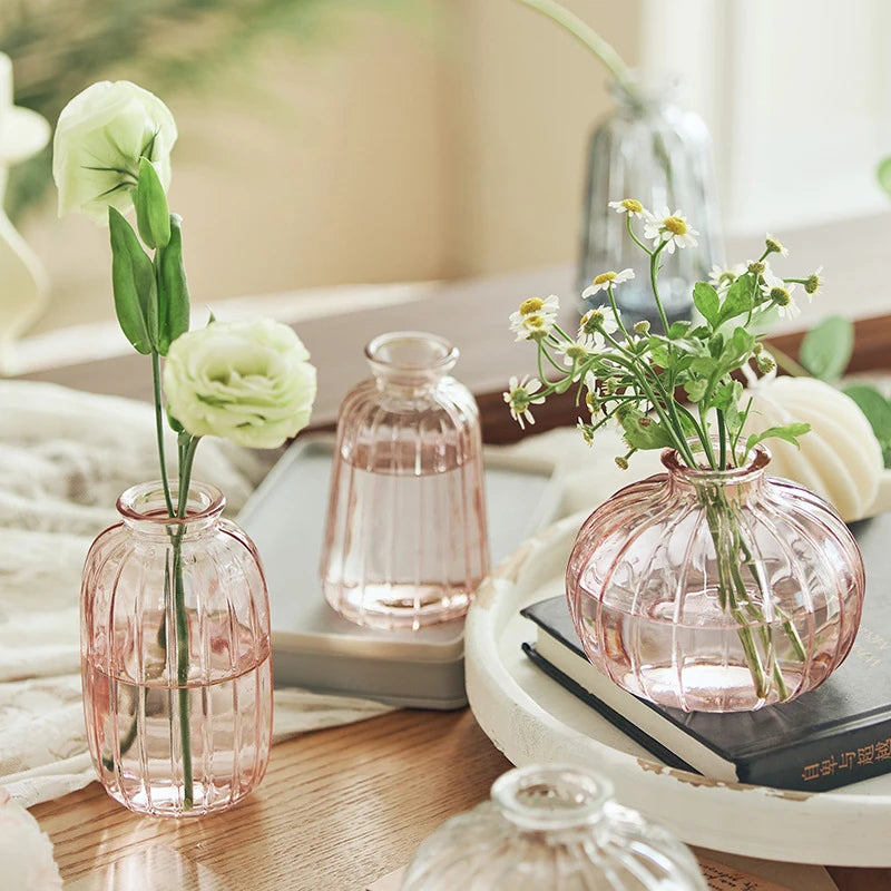 vases décoratifs modernes transparents rayures vertes fleurs maison table mariage
