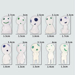 décoration intérieure moderne figurines transparentes bleues vertes yeux sourires adhésives différentes tailles opalescentes minimalistes