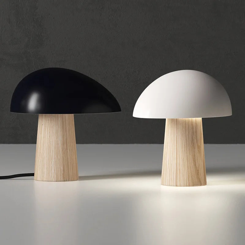 Lampe de chevet design champignon LED dans une chambre à coucher moderne