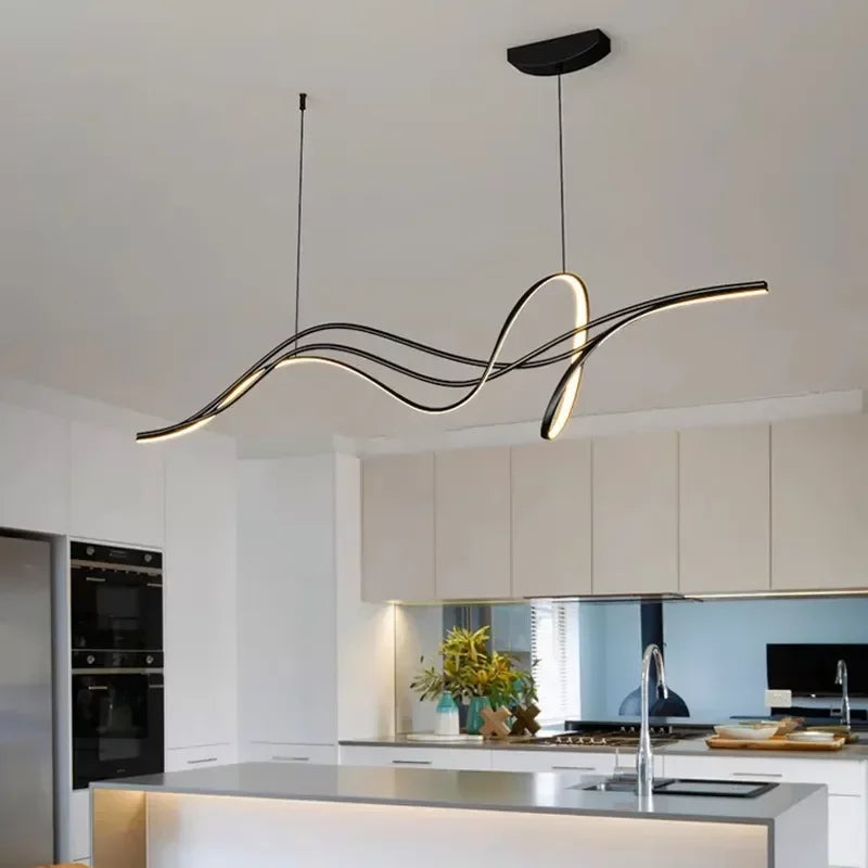 suspension lumineuse moderne aluminium noir lumière froide chaîne blanc ondulé contemporain