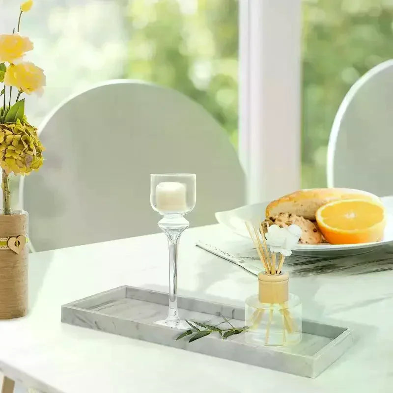 plateau rangement imitation marbre moderne élégant gris blanc salle bains coiffeuse bijoux fleurs bougie