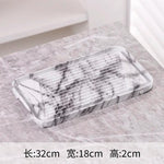 assiettes marbrées modernes élégantes lignes dorées noir blanc thé maison salon