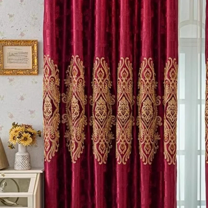 rideau velours rouge bordeaux doré broderie classique élégant occultant salon fenêtre moderne