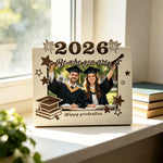 cadre photo bois gravé graduation 2026 casquette livre étoile opaque posable
