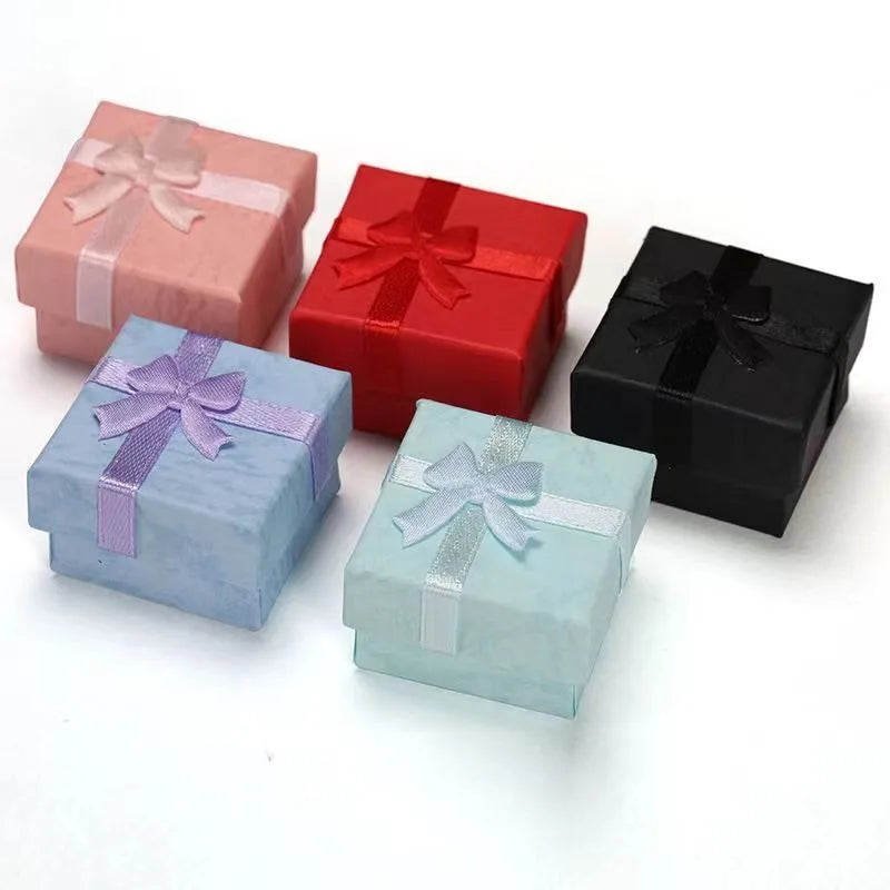 boîtes cadeaux rose rouge noir bleu classiques élégantes noël saint valentin mariage anniversaire baptême
