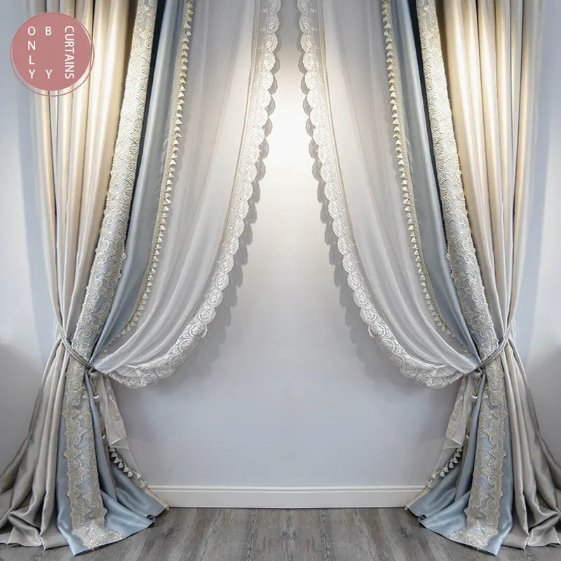 rideaux beiges bleu clair broderie blanche élégants translucides maison