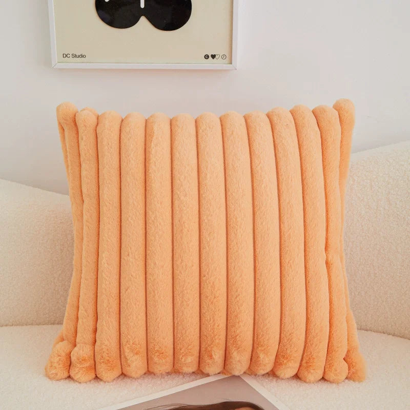 housses coussins décoratifs texturés moderne couleur noir orange beige jaune gris doux pelucheux salon