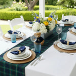 chemin table tartan blanc vert bleu decoration table champetre chic motifs ecossais assiettes blanches