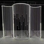 structure décorative arche cristal argenté blanc élégante festivité romantique supports chaînes tissu semi transparent