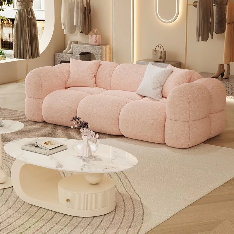 canapé moderne rose clair forme bois tissu doux laine coussins blancs minimaliste confortable
