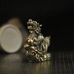 statue dragon dorée détails sculpturaux artisanal feng shui décoration intérieure ornement fine