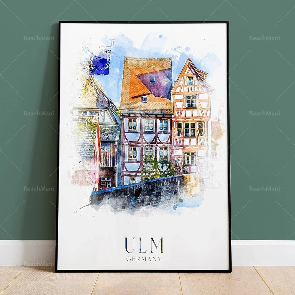Une peinture aquarelle montre de magnifiques maisons à colombages à Ulm, en Allemagne, avec des toits rouges distinctifs et des fenêtres colorées, dans un style architectural traditionnel.