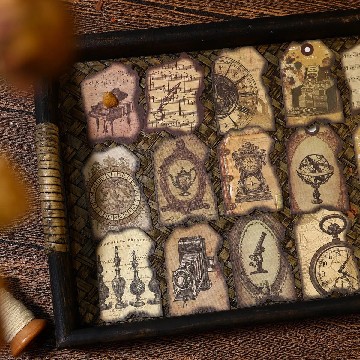autocollants vintage étiquettes décoratives motifs floraux rubans boutons blanc marron beige instruments musicaux
