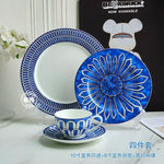 assiettes bleu motif floral tasse blanc classique opacité