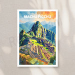 L'affiche montre une vue impressionnante des ruines de Machu Picchu, l'ancien site inca perché dans les montagnes du Pérou, avec ses terrasses en terrasse et ses paysages escarpés.