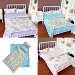 ensemble literie maison poupée lit cadre métal couverture drap oreillers motifs floraux blanc violet