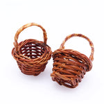 paniers tressés marron miniatures décoration artisanale DIY accessoires maison poupées éléments décoratifs