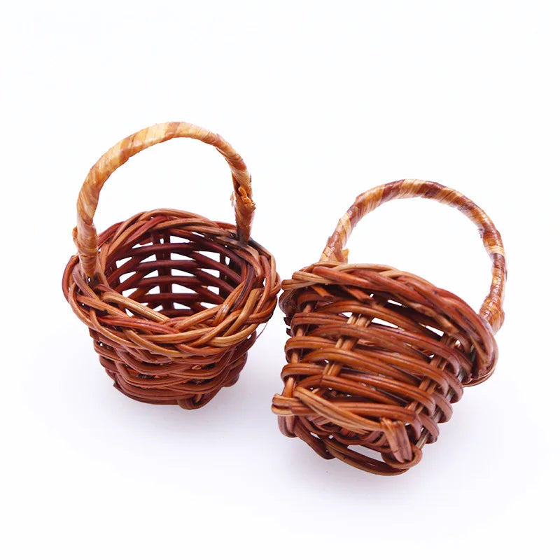 paniers tressés marron miniatures décoration artisanale DIY accessoires maison poupées éléments décoratifs
