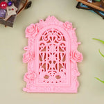 plaque decorative murale baroque ornements floraux rose clair support mural blanc ajouré vintage