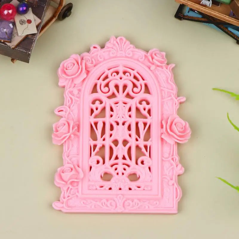 plaque decorative murale baroque ornements floraux rose clair support mural blanc ajouré vintage