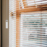 rideaux bâtonnets blancs modernes accessoires stores finitions plastique fixations chaines handles poids cordonnants