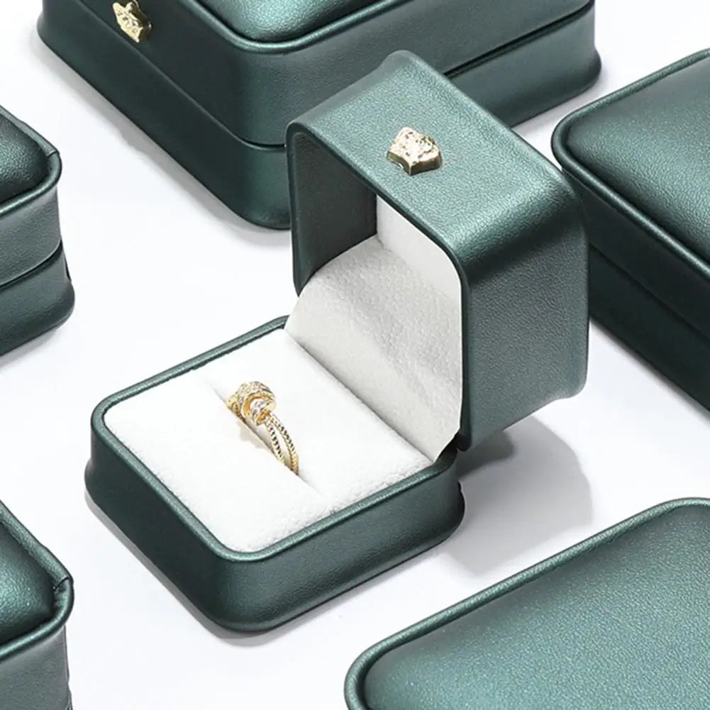 boîte bijoux simili cuir blanc vert foncé bleu marine rose pâle rouge boutons dorés