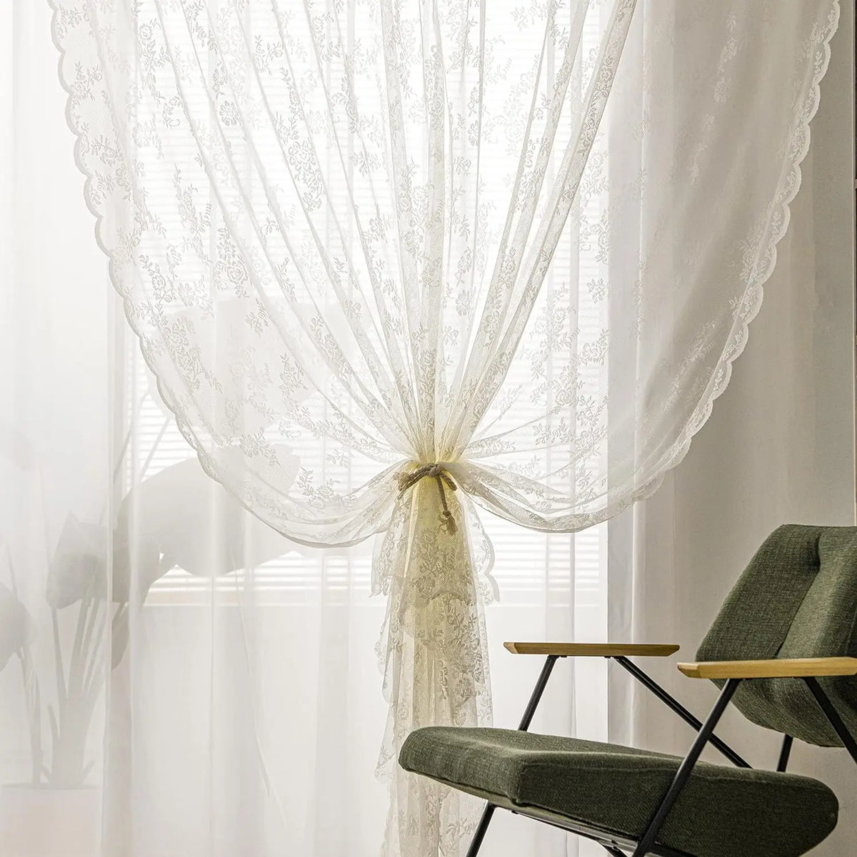 rideau blanc transparent brodé fleurs classique salon hospitalité