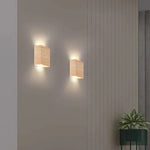 Applique murale LED en bois noyer avec abat-jour blanc