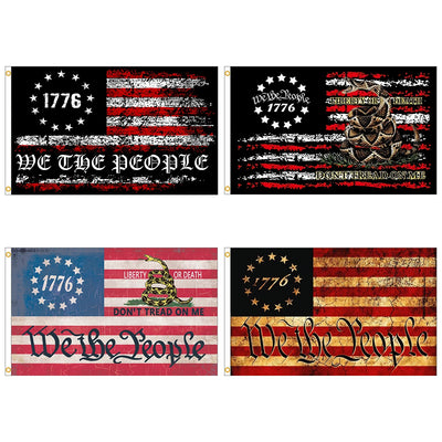 Bannière murale extérieure We The People 1776 en polyester accrochée sur un mur de jardin